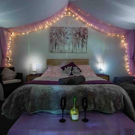 Cosy Woodland Romantic Retreat With Log Fires And Nature Sturry 외부 사진
