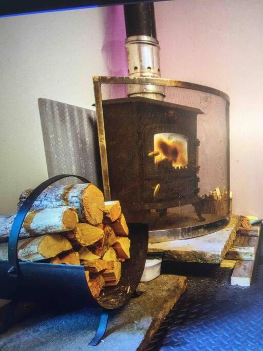 Cosy Woodland Romantic Retreat With Log Fires And Nature Sturry 외부 사진