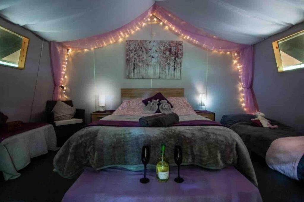 Cosy Woodland Romantic Retreat With Log Fires And Nature Sturry 외부 사진