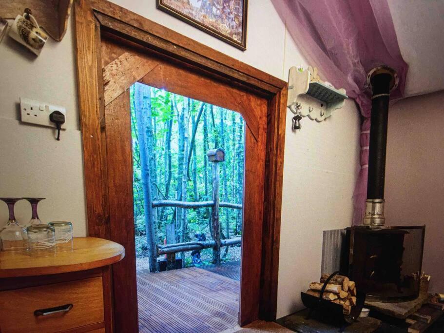 Cosy Woodland Romantic Retreat With Log Fires And Nature Sturry 외부 사진